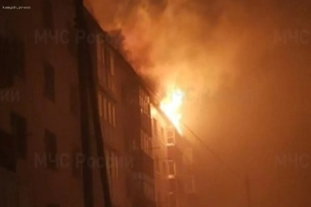 Крышу дома в Невельске, пострадавшего при пожаре, восстановят к весне