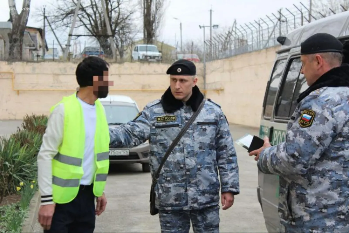 Ставропольские приставы отправили домой уже более ста мигрантов за нарушение правил пребывания в России