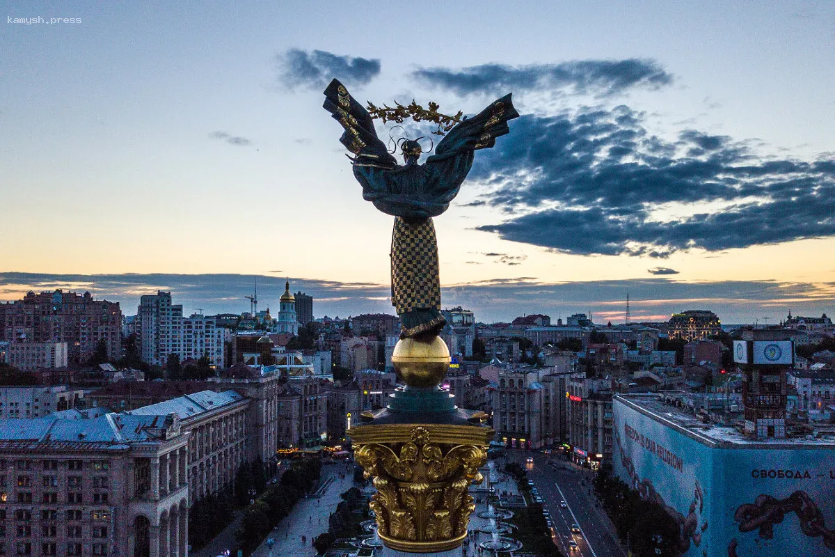 В Киеве на фоне воздушной тревоги прогремели взрывы