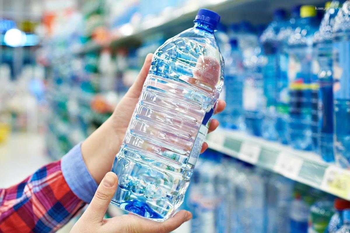 Врач-диетолог рассказал, чем может быть опасна бутилированная вода