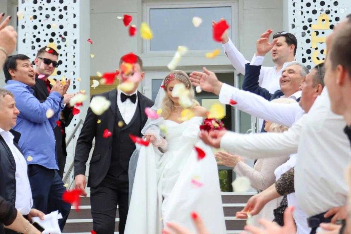 Проведения на Ямале свадьбы с музыкантами нередко обходится свыше 165 тысяч рублей