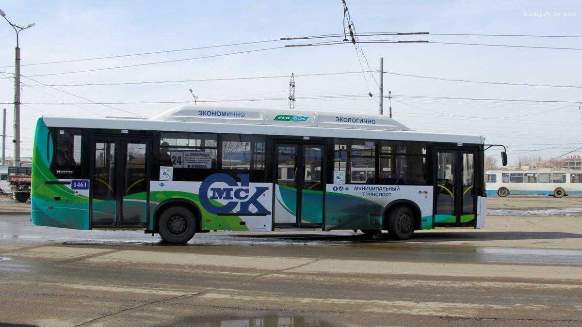Маршрут движения популярных автобусов временно изменили в Омске