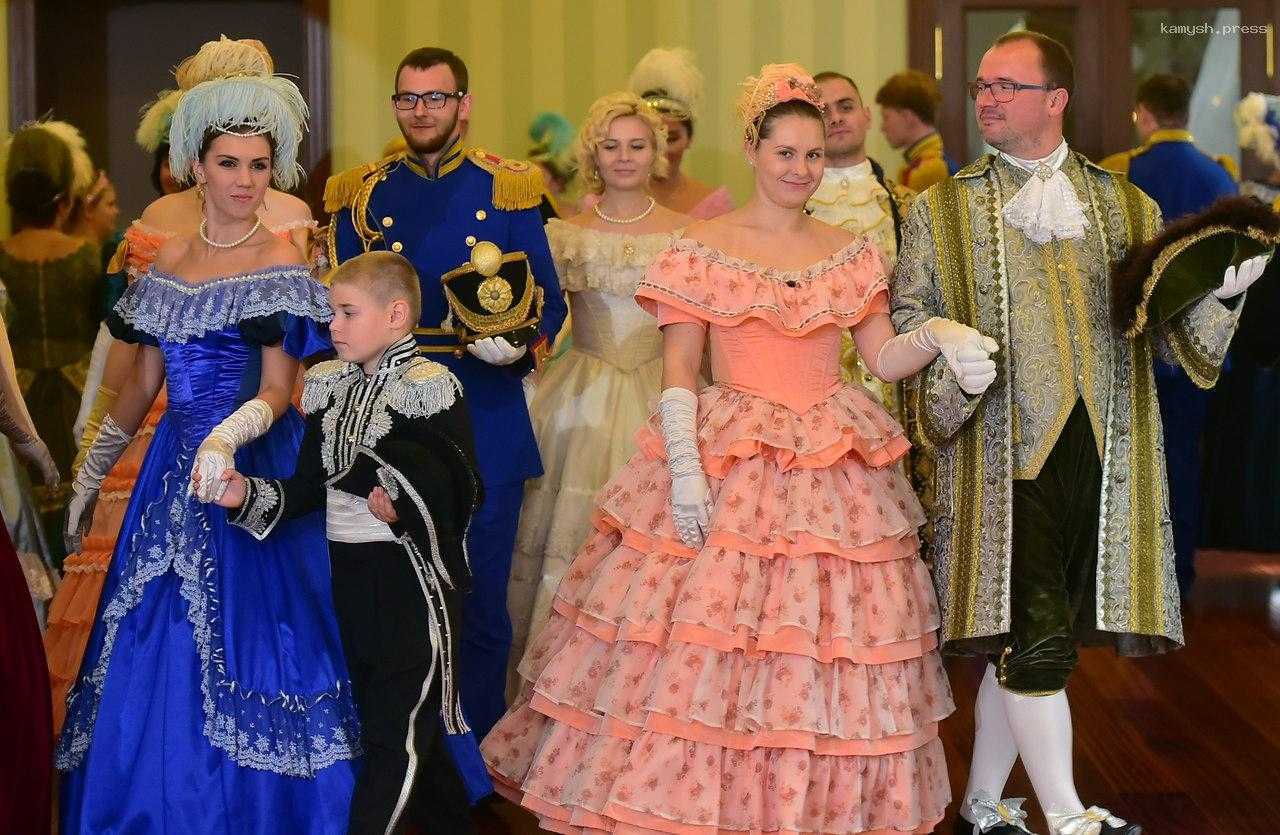 Юбилей Пушкина отметят в Петербурге тематическим костюмированным балом