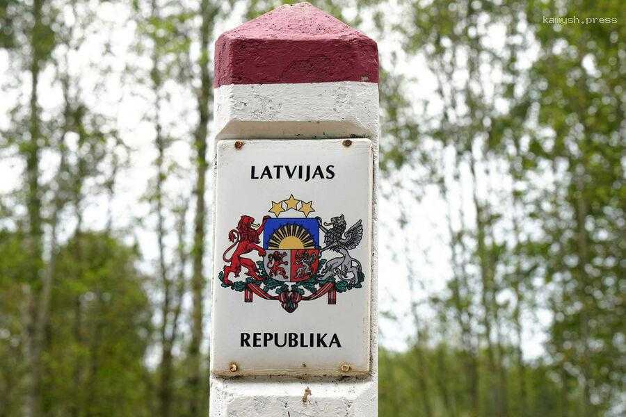 Власти Латвии требуют выезда 34 россиян