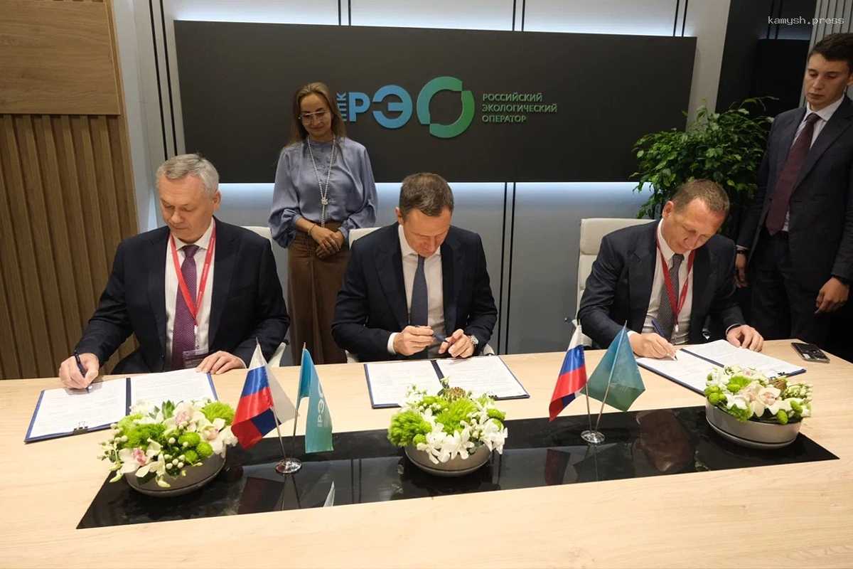 Новосибирская область подписала первое соглашение на ПМЭФ