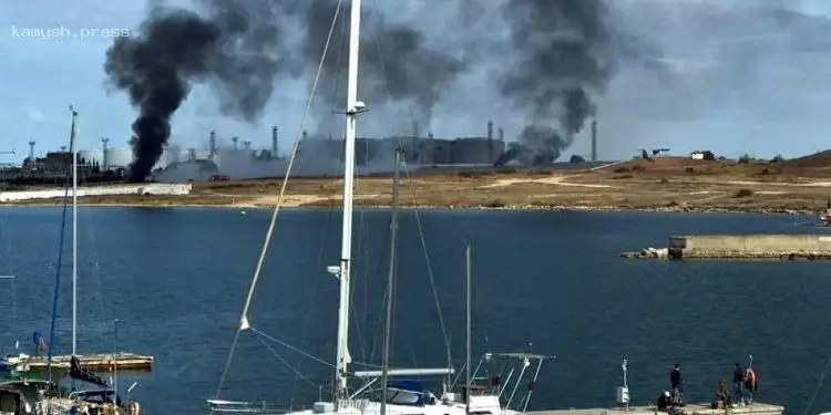 «Власти» Севастополя пожаловались на ночную атаку морских дронов (ВИДЕО)