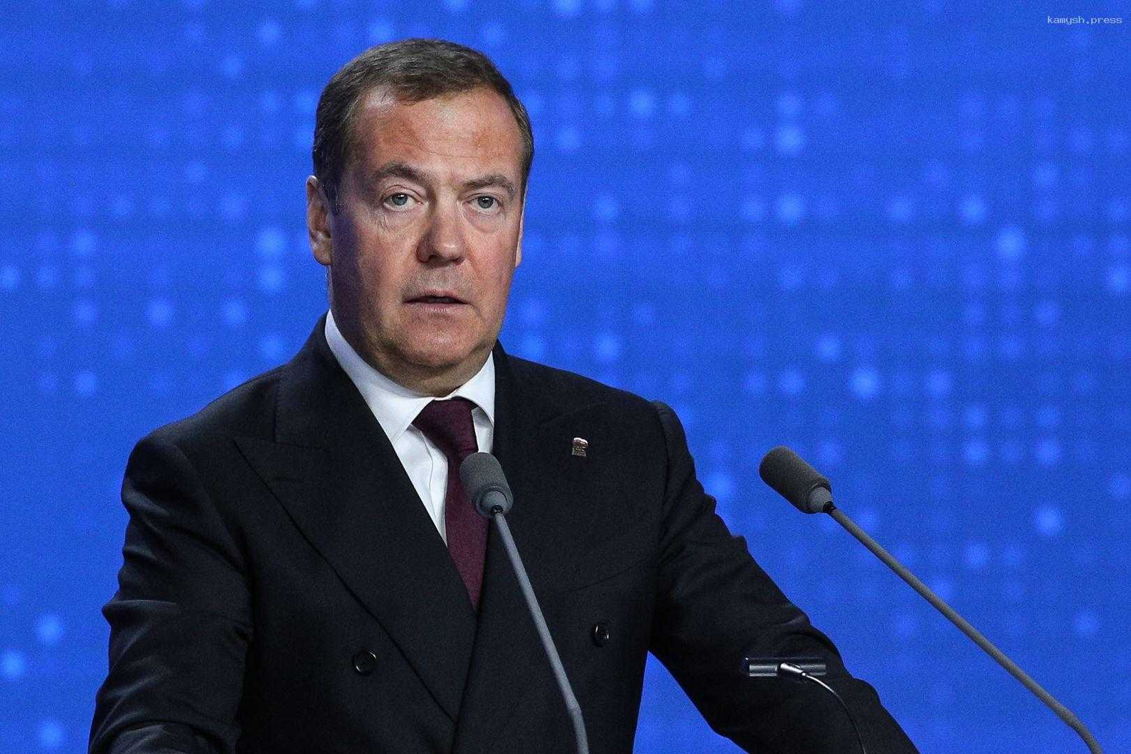 Медведев посоветовал Киеву принять мирное предложение Путина