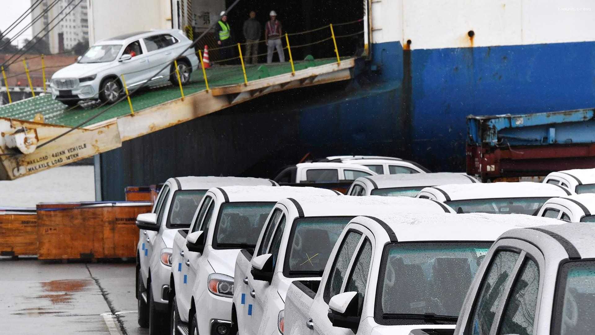 Эксперты объяснили, почему в РФ почти «встал» завоз авто по параллельному импорту