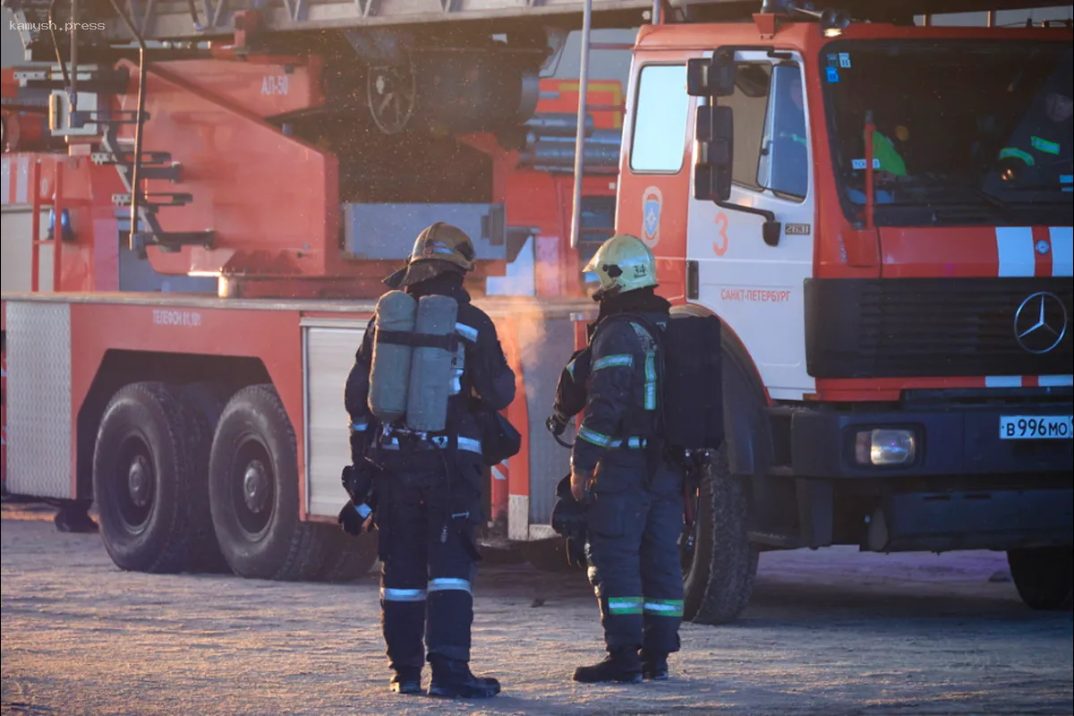 Эксперты закончили проверку воздуха после крупного пожара на Южной дороге Петербурга