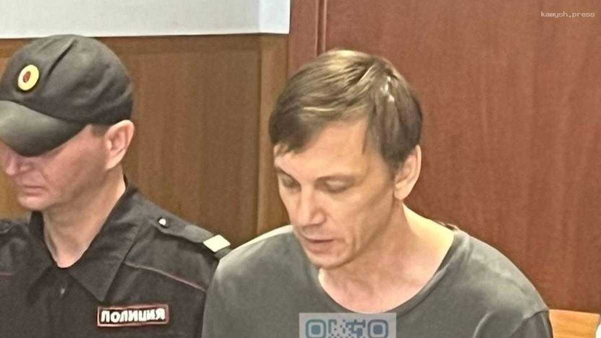 Суд арестовал рокера Медведкина, ранившего главу АНО «Цифровые платформы» и убившего его товарища