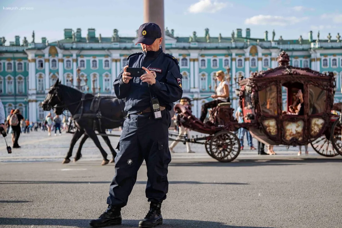 Начальник полиции Петербурга потребовал подчиненных сбрить бороды