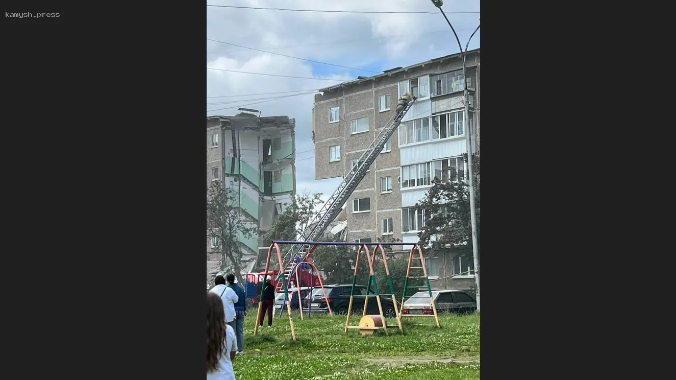 Двух детей и взрослого достали из-под завалов взорвавшегося дома в Нижнем Тагиле