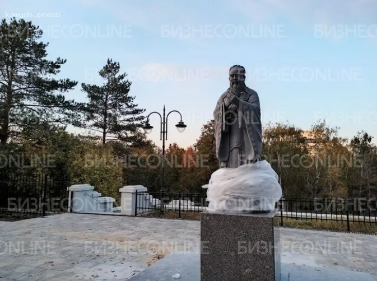 В столице Татарстана, рядом с библиотекой имени Лобачевского, установили памятник Конфуцию