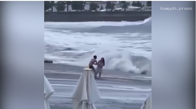 Сестра пропавшей в море в Сочи девушки заявила, что  спасатели не сразу начали ее искать