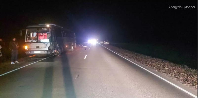 В Ростовской области иномарка влетела в рейсовый автобус