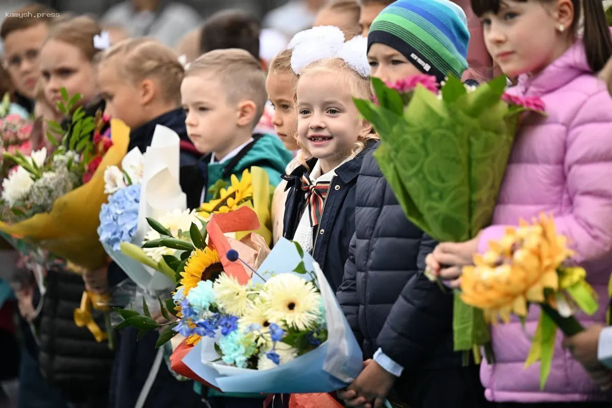 Флорист Сафронова сообщила, надо ли дарить букет преподавателям на первое сентября