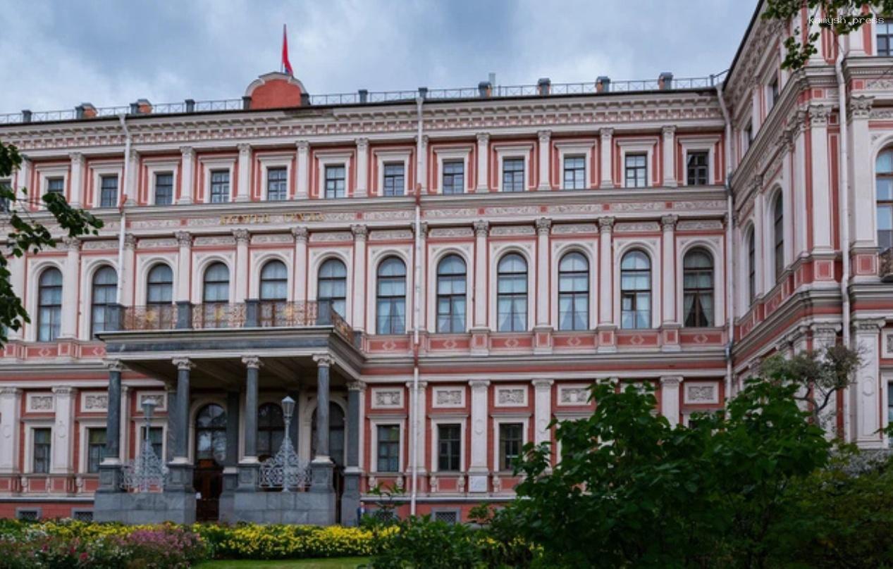 Николаевский дворец в Петербурге хотят отобрать у профсоюзов