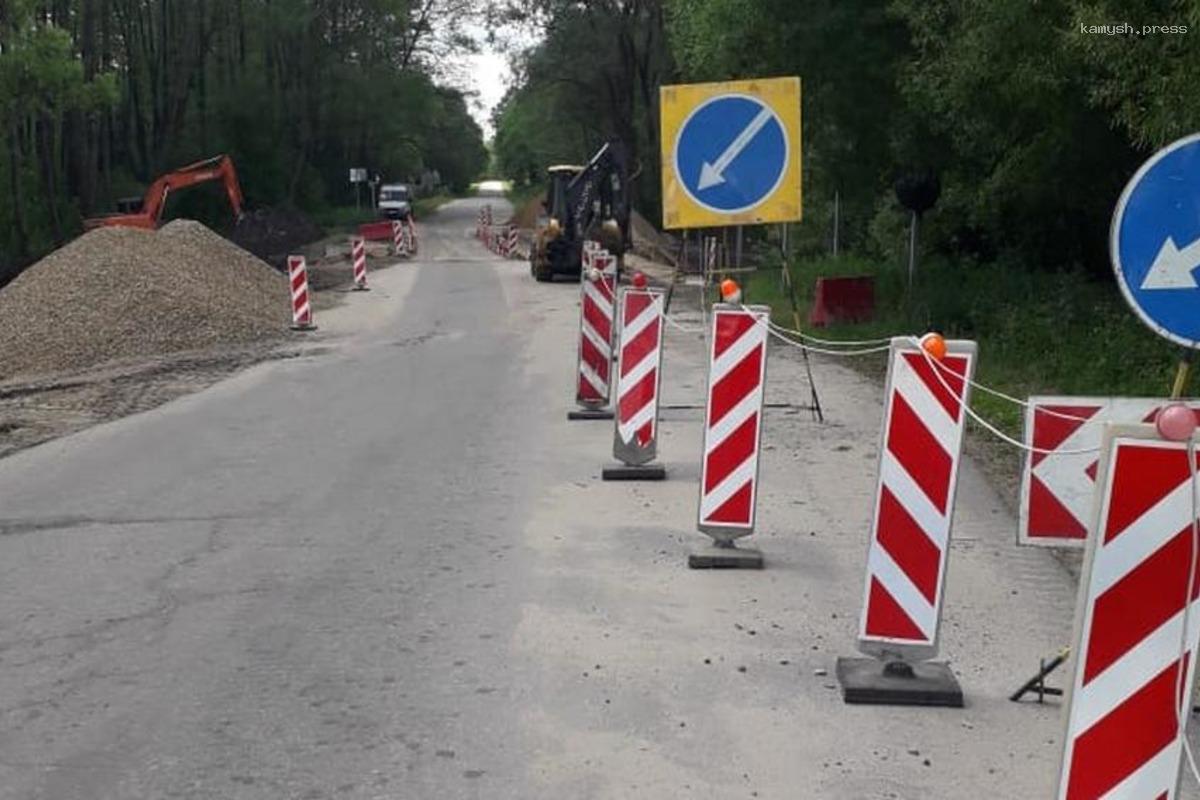 В районе деревни Шешуево Брянской области ремонтируют мост