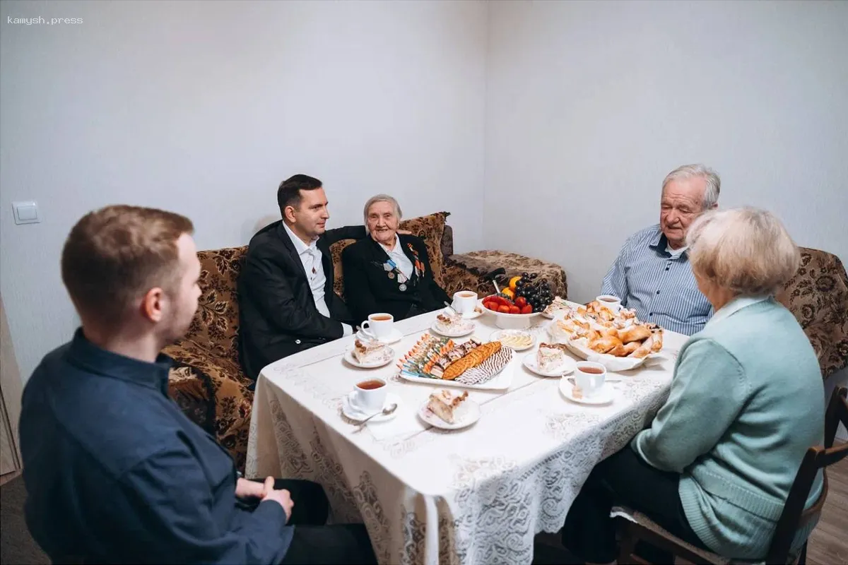 Андрей Булгаков навестил ветерана ВОВ из Щелкова Антонину Андрееву