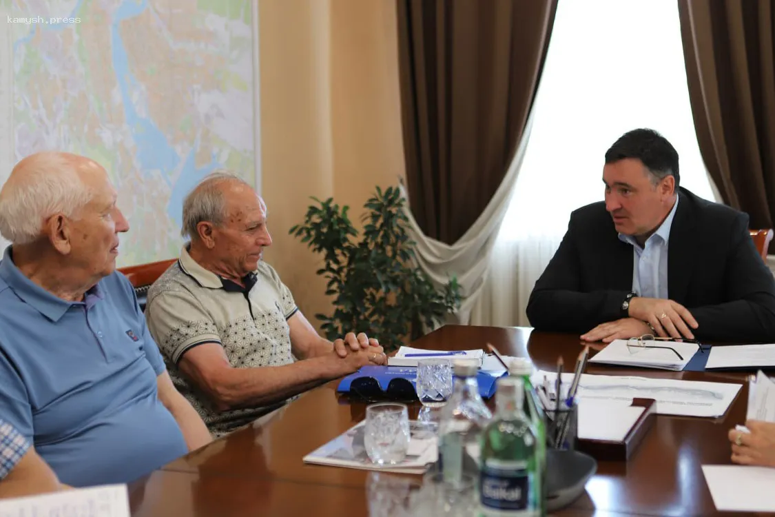 Мэр Иркутска Руслан Болотов обсудил с ветеранами БАМа перспективы сотрудничества