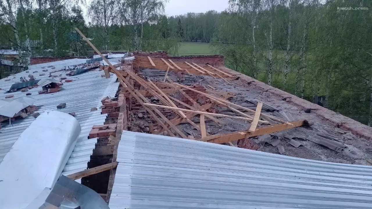 В Удмуртии с крыши детского сада сорвало крышу