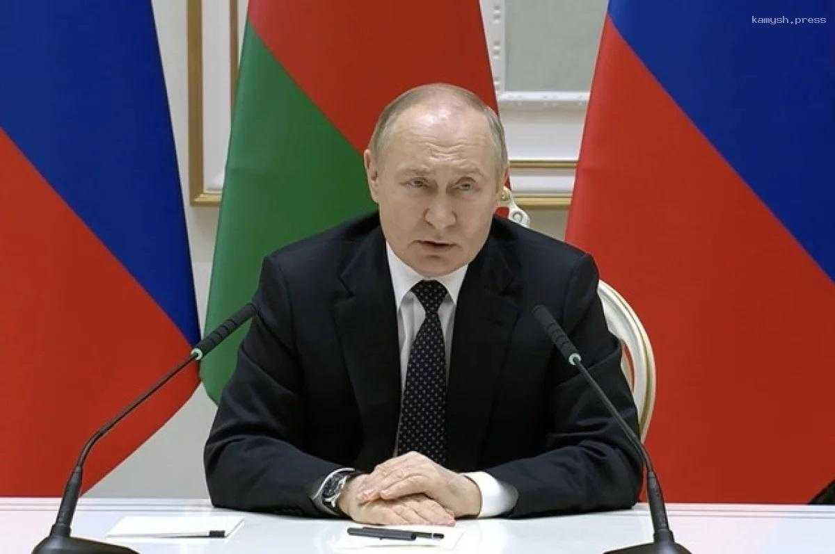 Путин вспомнил молодого, «не страдающего деменцией» Столтенберга