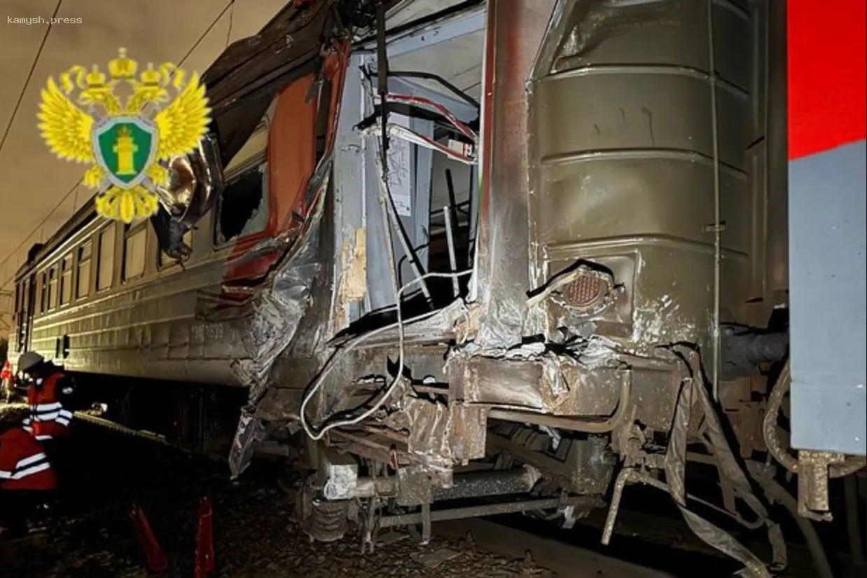 В Подмосковье электричка врезалась в платформу: никто не пострадал