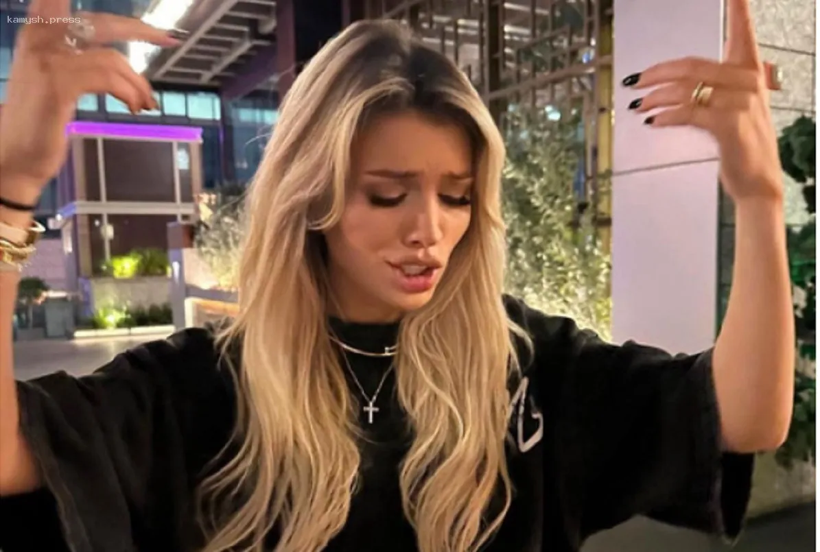 Звезда шоу «Удиви меня» фокусник Александр Наумов требует с Люси Чеботиной 1,7 млн рублей