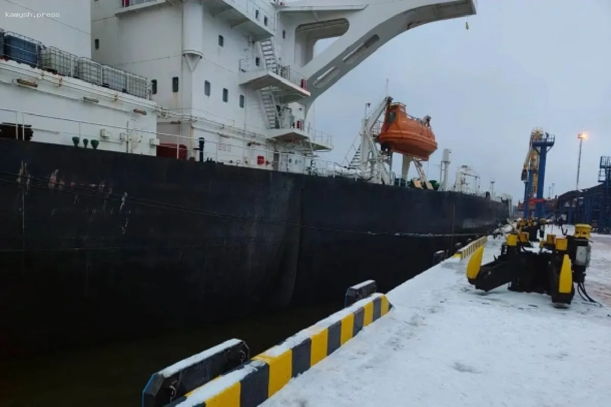 Орпо объявил режим повышенной готовности из-за ЧП с танкером в порту Усть-Луга