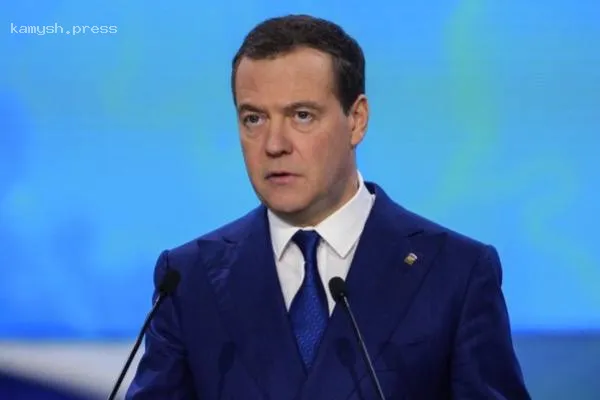 Медведев сравнил Киев с «бешеным животным», кусающим руку кормящего: атака на КТК как акт отчаяния