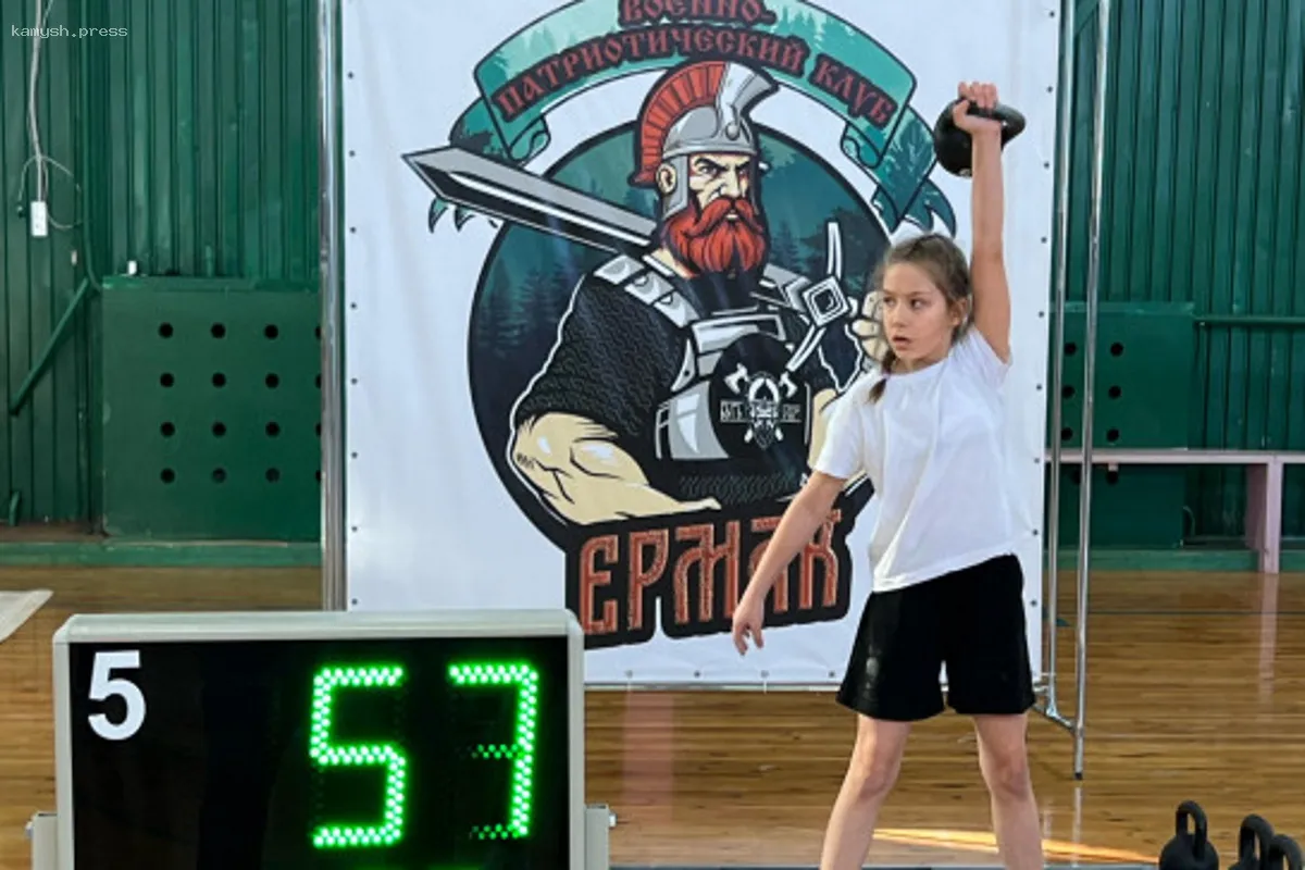 В Новосибирской области 11-летняя девочка подняла гирю весом 6 килограммов 334 раза подряд