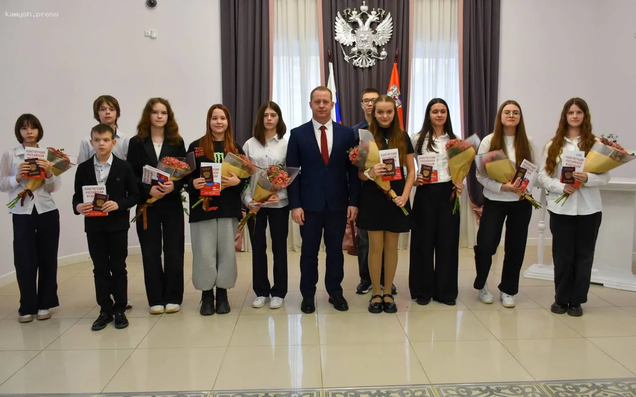 В Пушкинском округе торжественно вручены первые паспорта 11 юным гражданам России