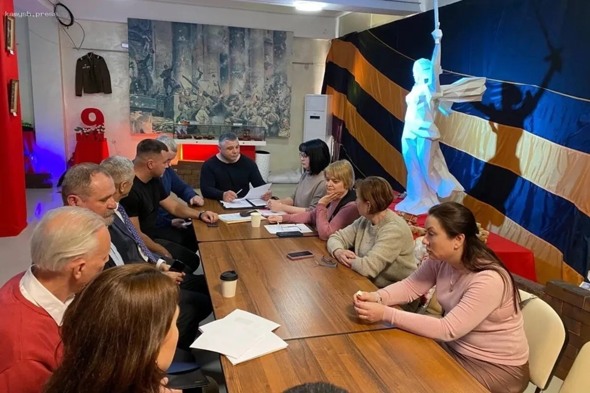 Крымский герб ожидает обновление