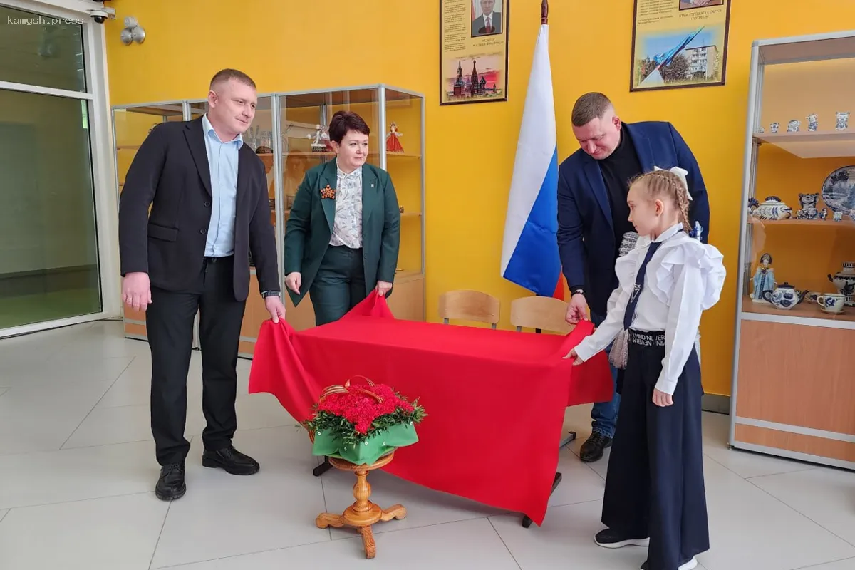 19-я «Парта Героя»: в Луховицах увековечили память Героя Советского Союза Владимира Козлова