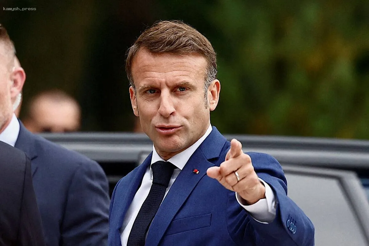 Макрон назвал условие для телефонного разговора с Путиным