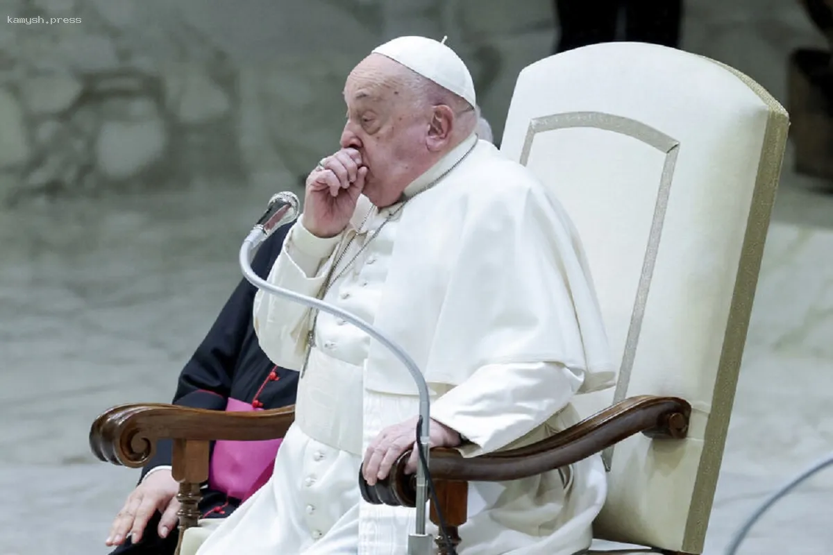 Папа Римский впервые после госпитализации обратился к верующим