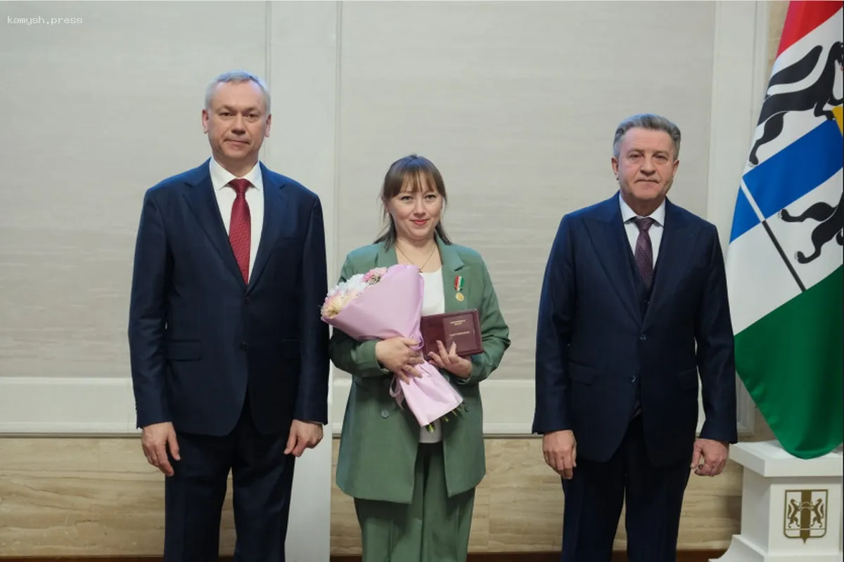 Губернатор Андрей Травников отметил многодетных матерей в преддверии Международного женского дня