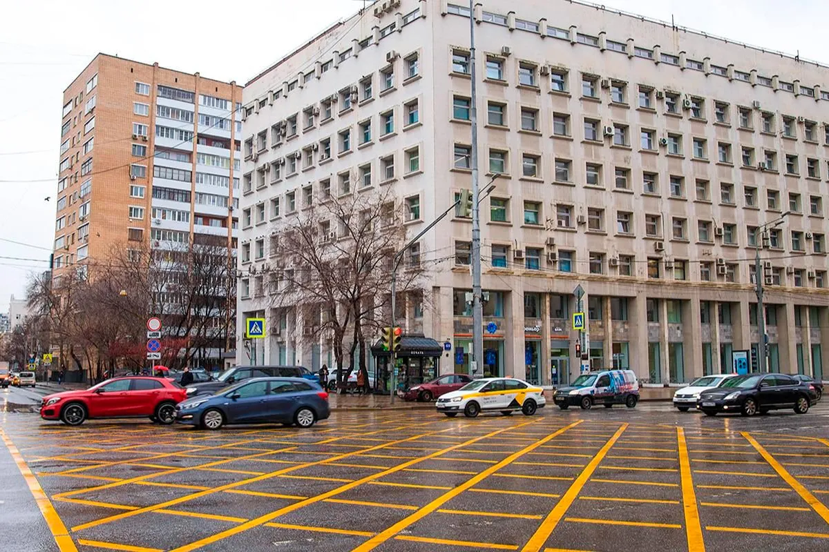 В Москве планируется усиление контроля за остановками на 32 перекрестках