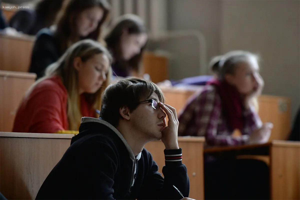 В Новосибирске требуют отмены дипломов у бывших студентов СГУПС за покупку учебных работ