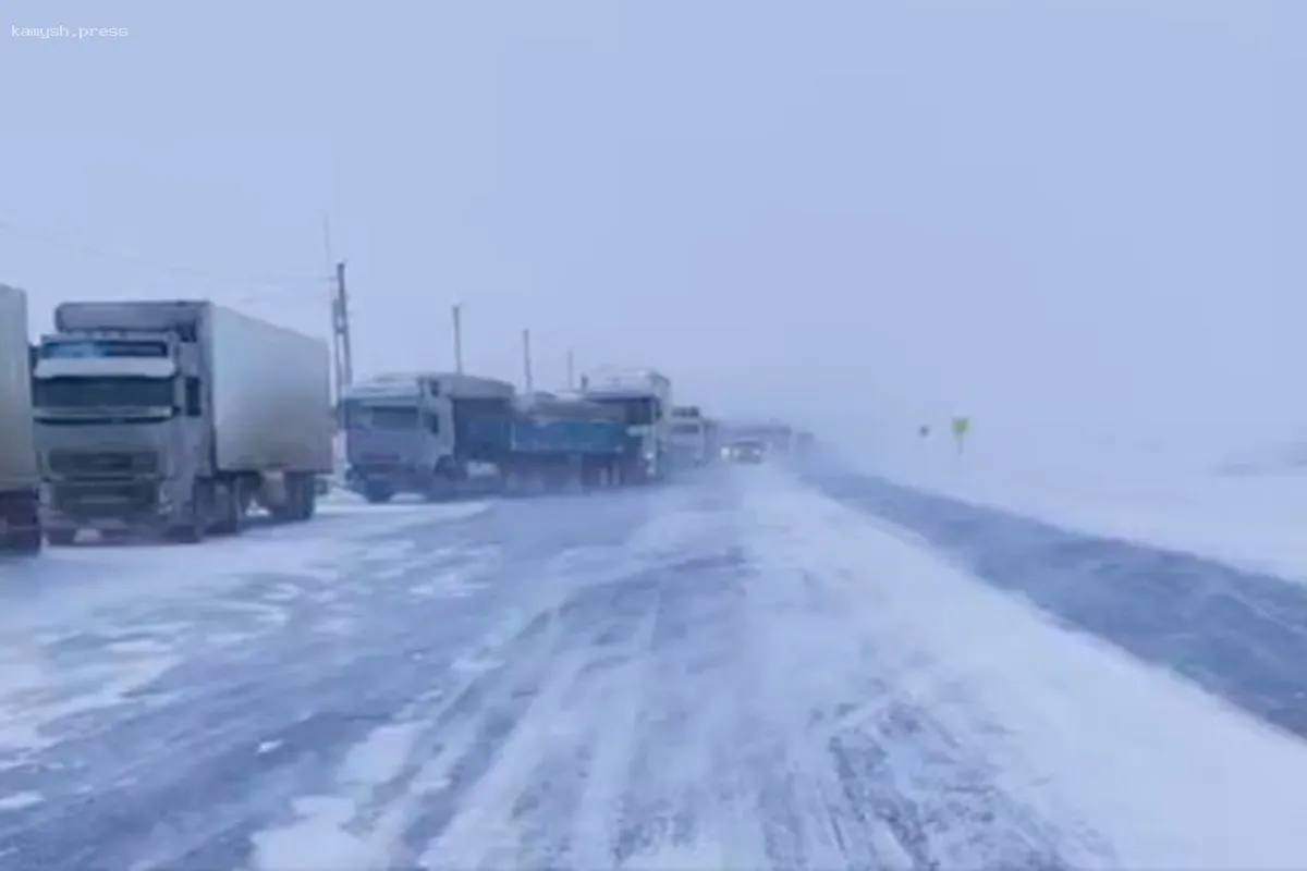 На трассе в Новосибирской области грузовик столкнулся с автобусом