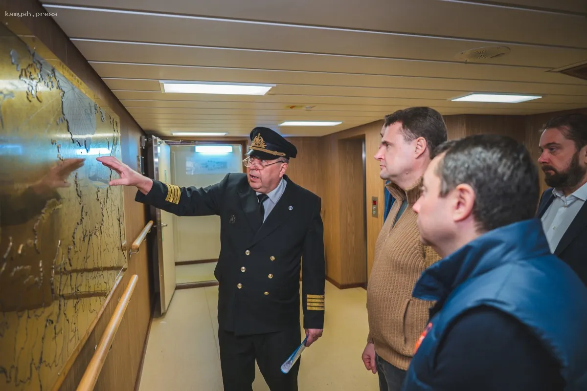 Министр Алексей Чекунков и губернатор Андрей Чибис осмотрели атомный ледокол «Сибирь» в Мурманской области