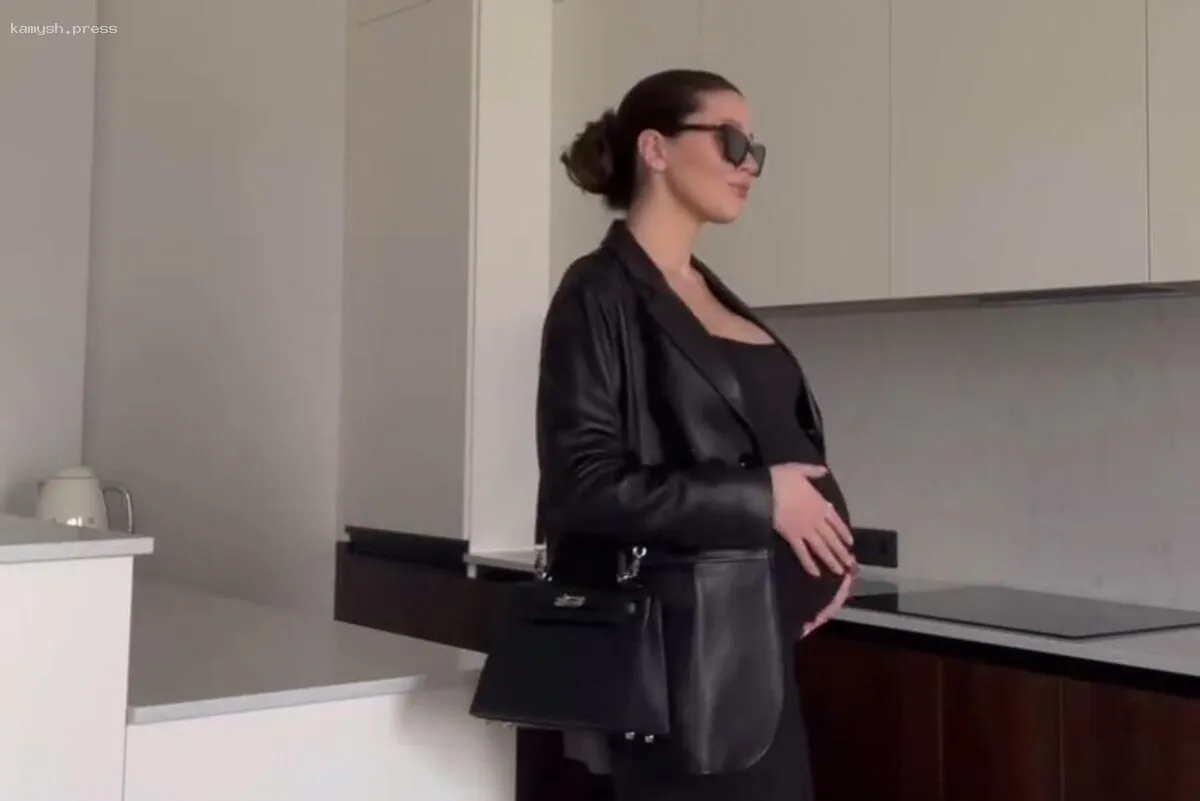 Анна Заворотнюк продемонстрировала округлившийся живот перед родами в Дубае