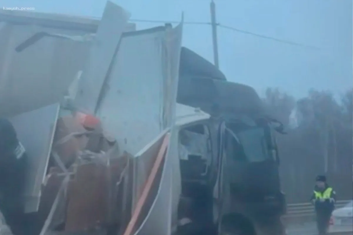 ДТП с двумя грузовиками на Симферопольском шоссе в Подольске