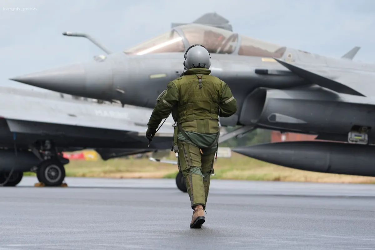 Франция планирует разместить ядерные боеголовки на границе с Германией