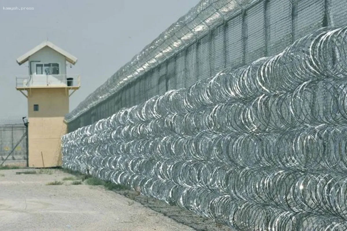 В США арестованы два человека за попытку переправить наркотики в тюрьму с помощью пневматической пушки