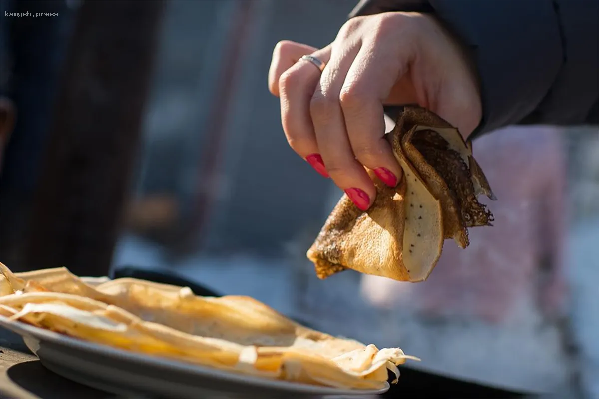 Минздрав Кузбасса предупредил о рисках чрезмерного употребления блинов