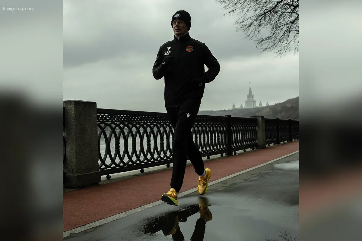 Петер Сийярто поделился фото с пробежки по Воробьёвым горам