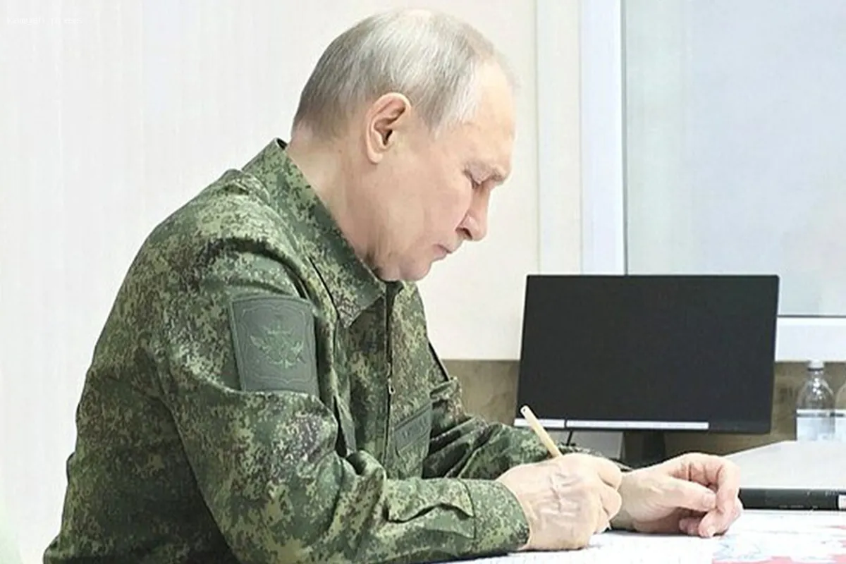 Песков прокомментировал выбор военной формы Путина в Курской области