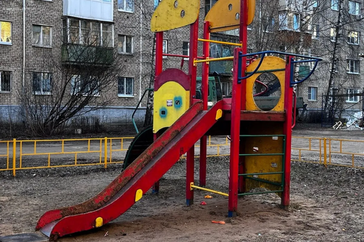 Проверка детских игровых комплексов в Костроме в рамках инициативы «Безопасная площадка»