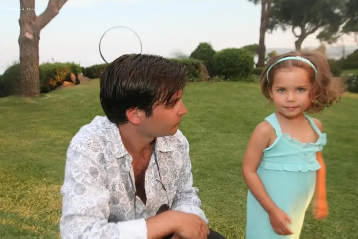 Маша Юмашина, внучка первого президента России Ельцина, опубликовала семейное фото из архива